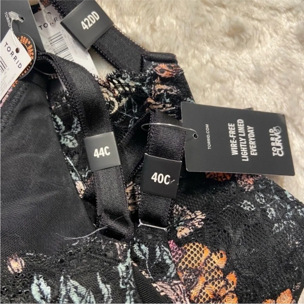 Torrid Floral Lace Lightly Lined 360° Smoothing™ Everyday Wire-Free Bra NWT